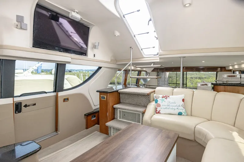 Slide: The Image of Carver Yachts 530 Voyager Sky Lounge 2002 - 7144051