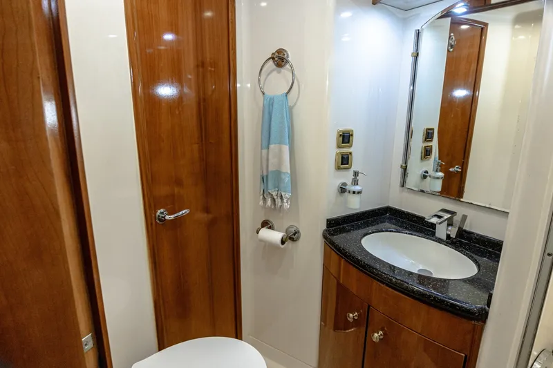 Slide: The Image of Carver Yachts 530 Voyager Sky Lounge 2002 - 7144047