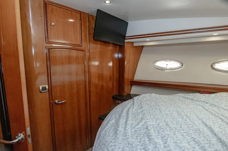 Slide: The Image of Carver Yachts 530 Voyager Sky Lounge 2002 - 7144046