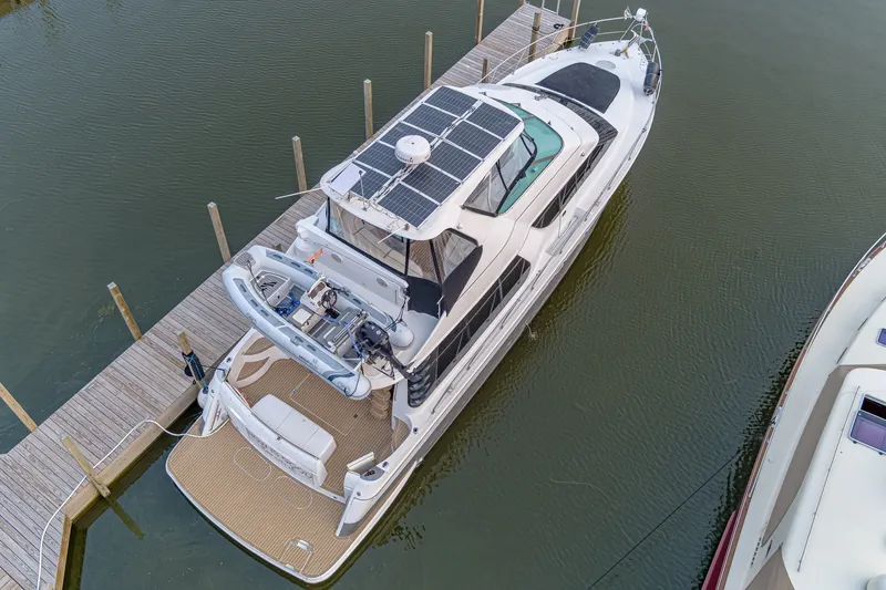 Slide: The Image of Carver Yachts 530 Voyager Sky Lounge 2002 - 7144137