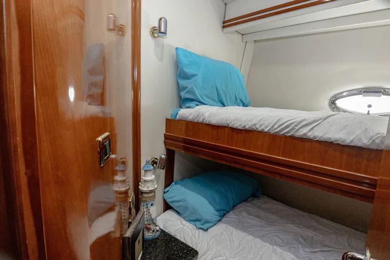 Slide: The Image of Carver Yachts 530 Voyager Sky Lounge 2002 - 7144044