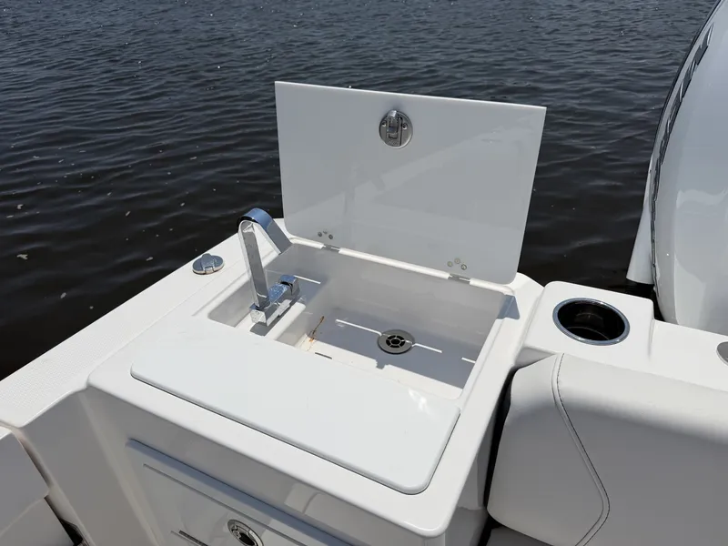 Slide: The Image of Fountain 32 NX 2023 - 6829749