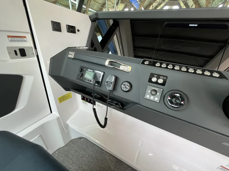 Slide: The Image of Axopar 29 Cross Cabin XC 2025 - 6830194