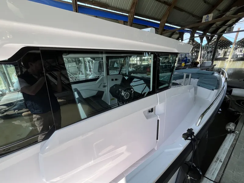 Slide: The Image of Axopar 29 Cross Cabin XC 2025 - 6830179