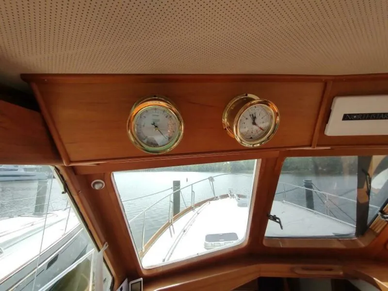 Slide: The Image of Grand Banks Eastbay 40 Flybridge 1996 - 7384359