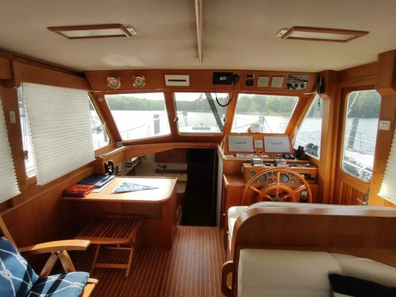 Slide: The Image of Grand Banks Eastbay 40 Flybridge 1996 - 7384383