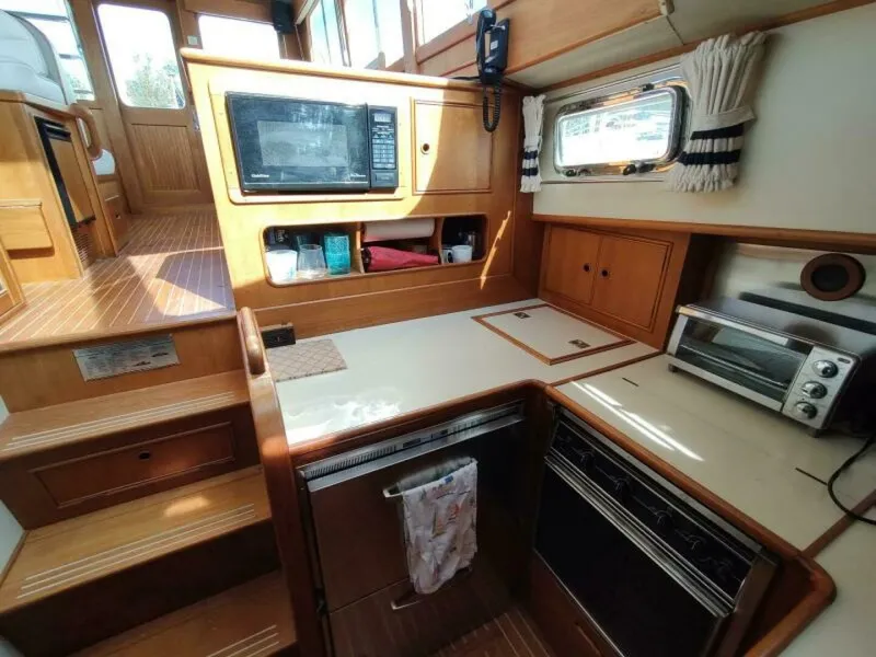 Slide: The Image of Grand Banks Eastbay 40 Flybridge 1996 - 7384389