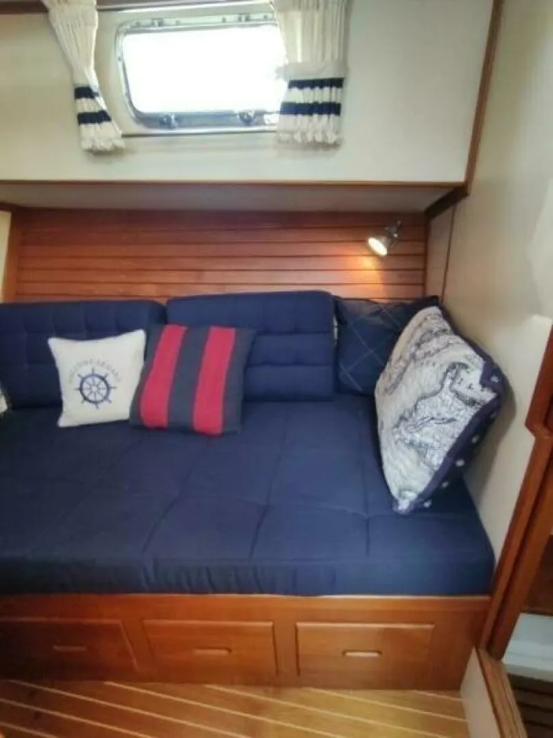 Slide: The Image of Grand Banks Eastbay 40 Flybridge 1996 - 7384404