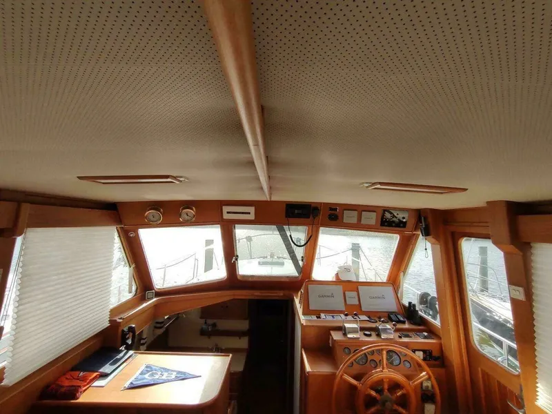Slide: The Image of Grand Banks Eastbay 40 Flybridge 1996 - 6830040