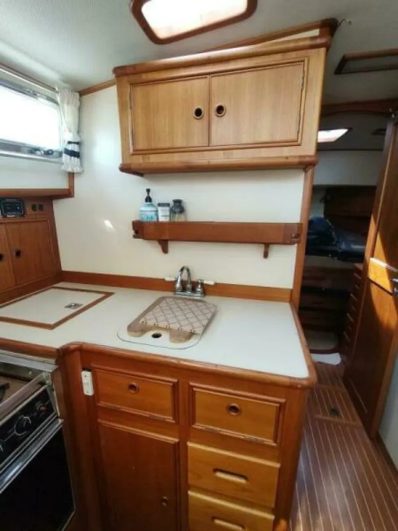 Slide: The Image of Grand Banks Eastbay 40 Flybridge 1996 - 7384396