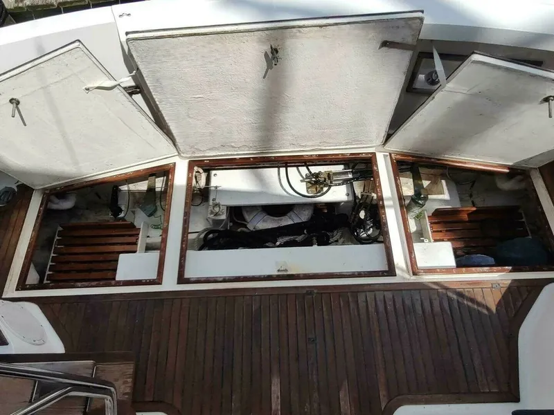 Slide: The Image of Grand Banks Eastbay 40 Flybridge 1996 - 7399712