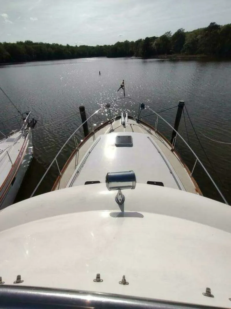 Slide: The Image of Grand Banks Eastbay 40 Flybridge 1996 - 6830125