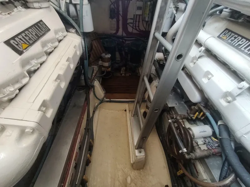 Slide: The Image of Grand Banks Eastbay 40 Flybridge 1996 - 7227663