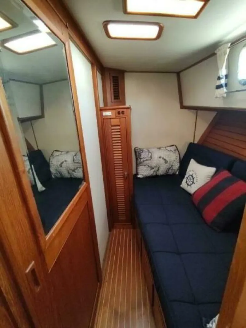 Slide: The Image of Grand Banks Eastbay 40 Flybridge 1996 - 7384408