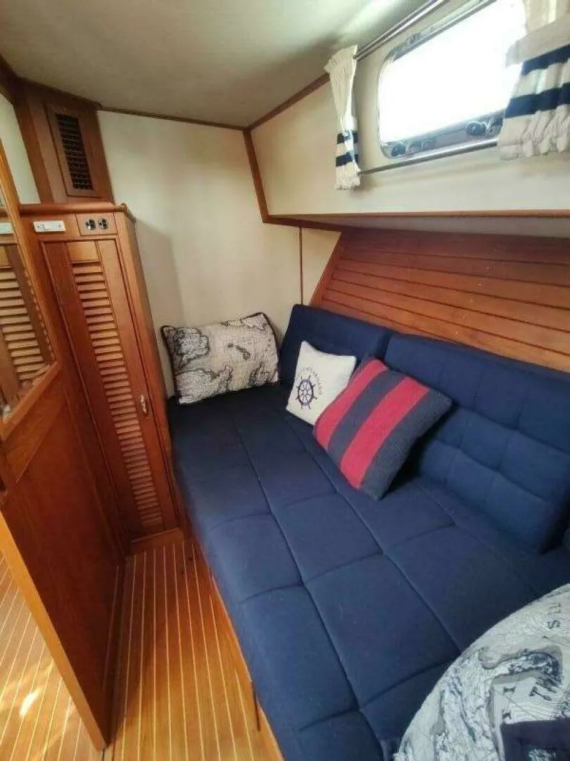 Slide: The Image of Grand Banks Eastbay 40 Flybridge 1996 - 6830086