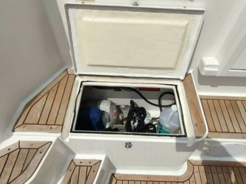 Slide: The Image of Grand Banks Eastbay 40 Flybridge 1996 - 7399713
