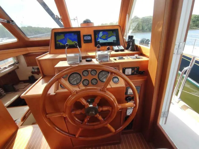 Slide: The Image of Grand Banks Eastbay 40 Flybridge 1996 - 7384365