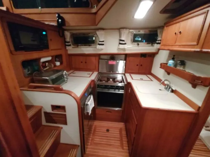 Slide: The Image of Grand Banks Eastbay 40 Flybridge 1996 - 7384400