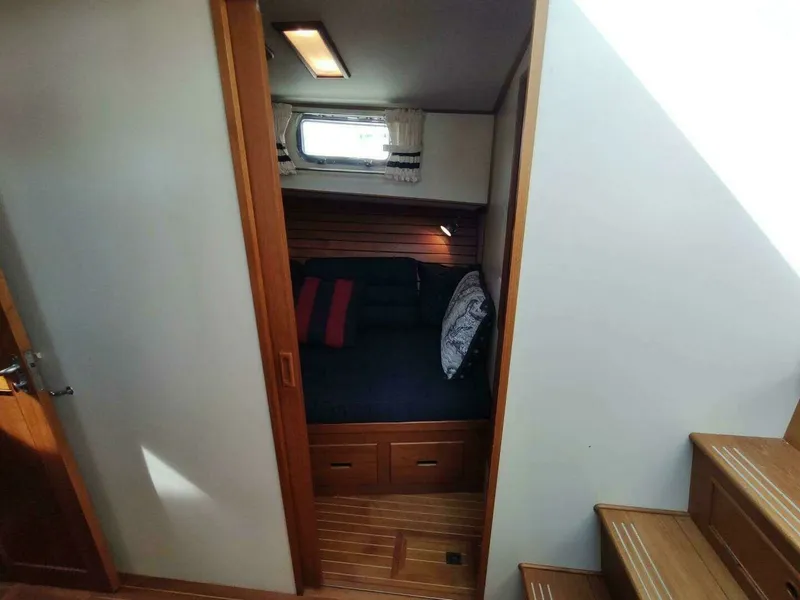 Slide: The Image of Grand Banks Eastbay 40 Flybridge 1996 - 6830082