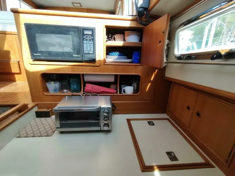 Slide: The Image of Grand Banks Eastbay 40 Flybridge 1996 - 7384390