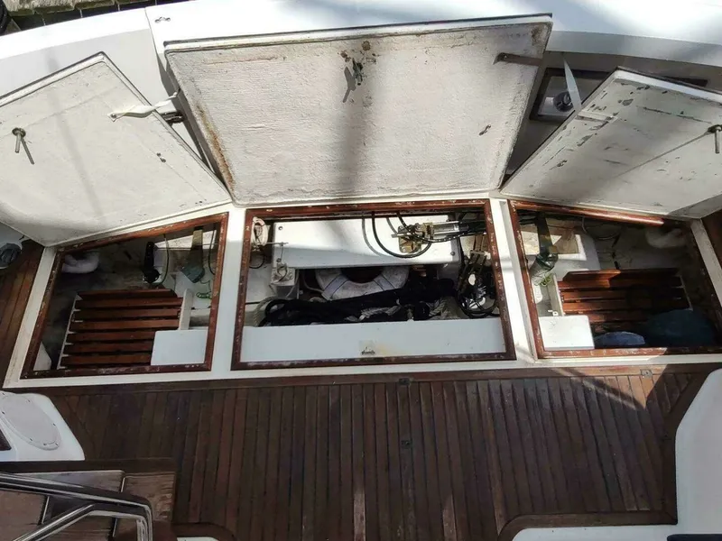Slide: The Image of Grand Banks Eastbay 40 Flybridge 1996 - 6830130