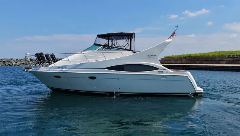 Slide: The Image of Carver Yachts 35 Mariner 1998 - 6830659