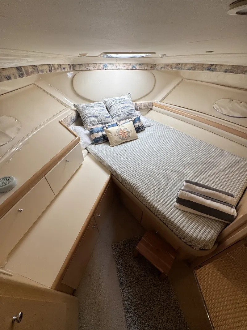 Slide: The Image of Carver Yachts 35 Mariner 1998 - 6830601