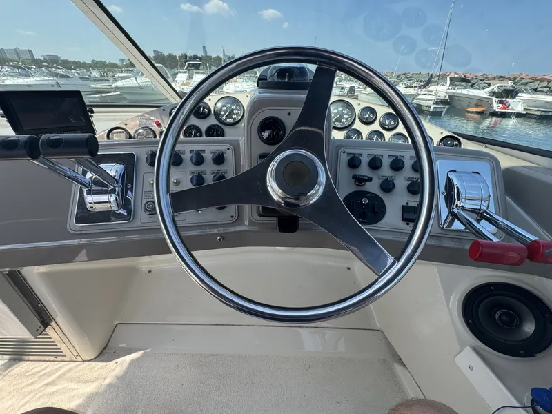 Slide: The Image of Carver Yachts 35 Mariner 1998 - 6830253