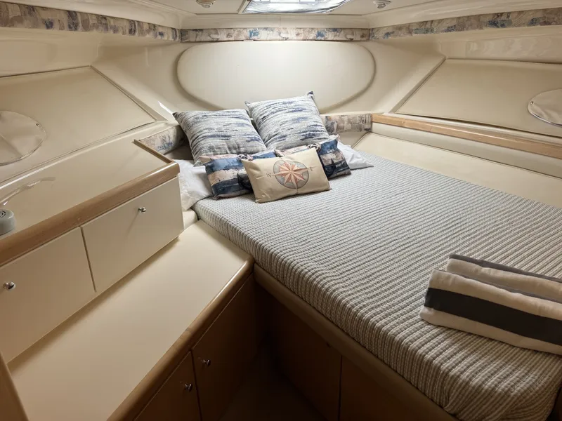 Slide: The Image of Carver Yachts 35 Mariner 1998 - 6830509