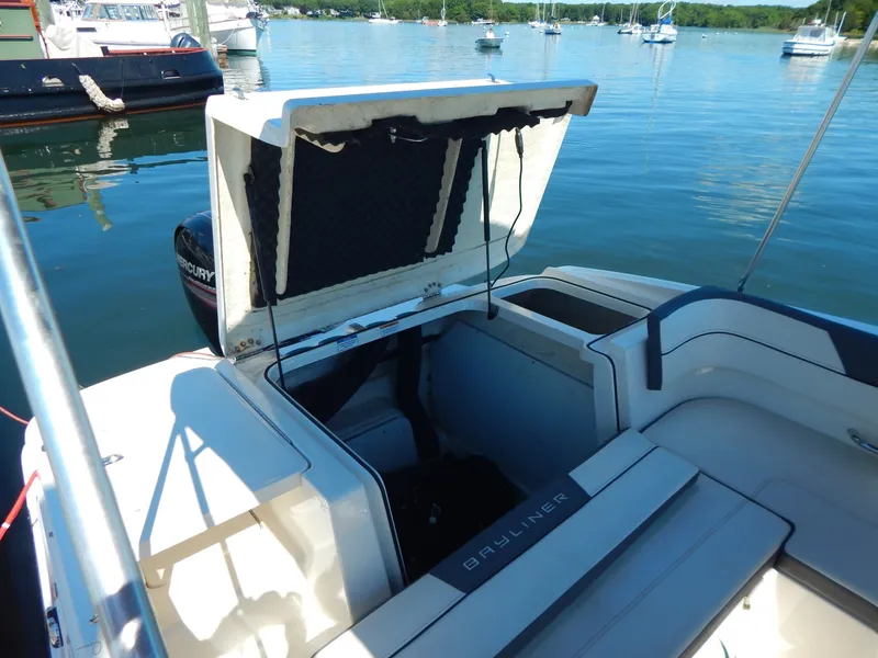 Slide: The Image of Bayliner VR5 2017 - 7385218