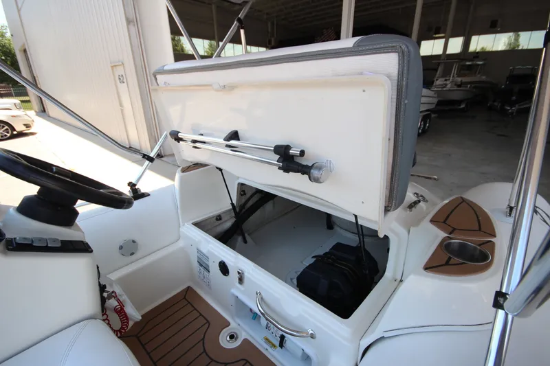Slide: The Image of Avon Seasport 440 DL NEO 2019 - 6831003