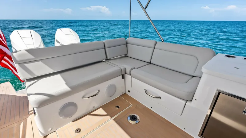 Slide: The Image of Cockpit Lounge with Ocean View The Sunshine Crew's cockpit features a spacious L-shaped lounge, perfect for relaxing while enjoying panoramic ocean views. The plush seating is complemented by durable, high-quality upholstery, ensuring comfort and style. This inviting area offers conven - 6834928