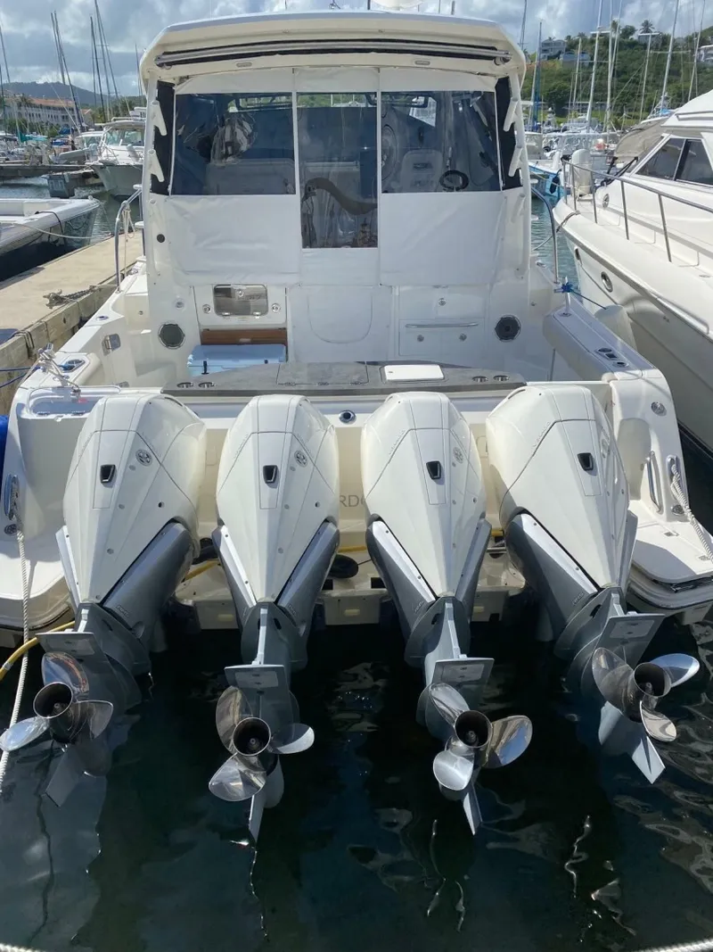 Slide: The Image of Boston Whaler 405 Conquest 2021 - 6835678