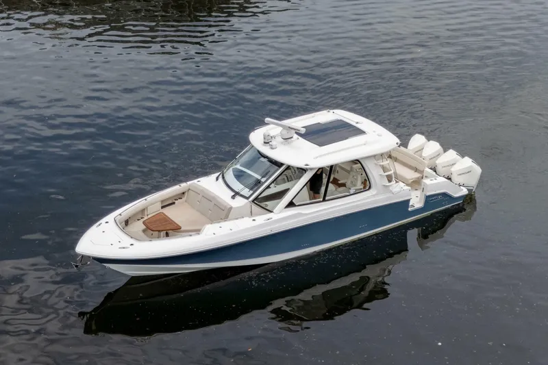 Slide: The Image of Boston Whaler 405 Conquest 2021 - 6835683