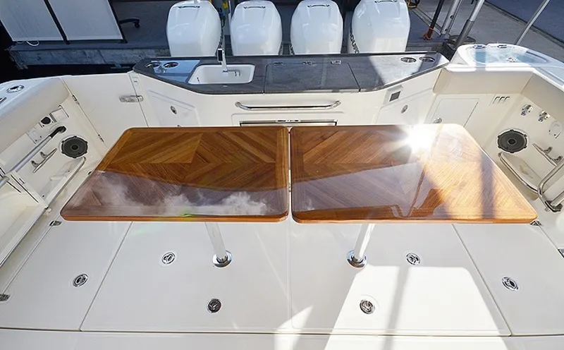 Slide: The Image of Boston Whaler 405 Conquest 2021 - 6835684