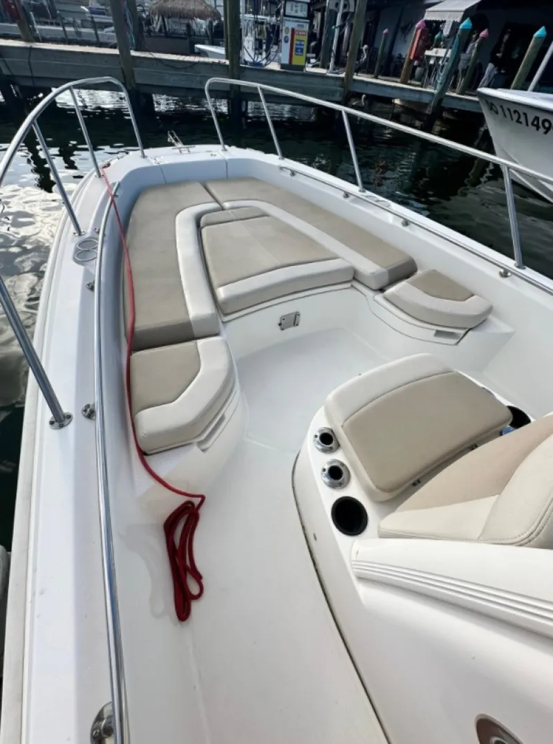 Slide: The Image of Boston Whaler 24 2018 - 6836723