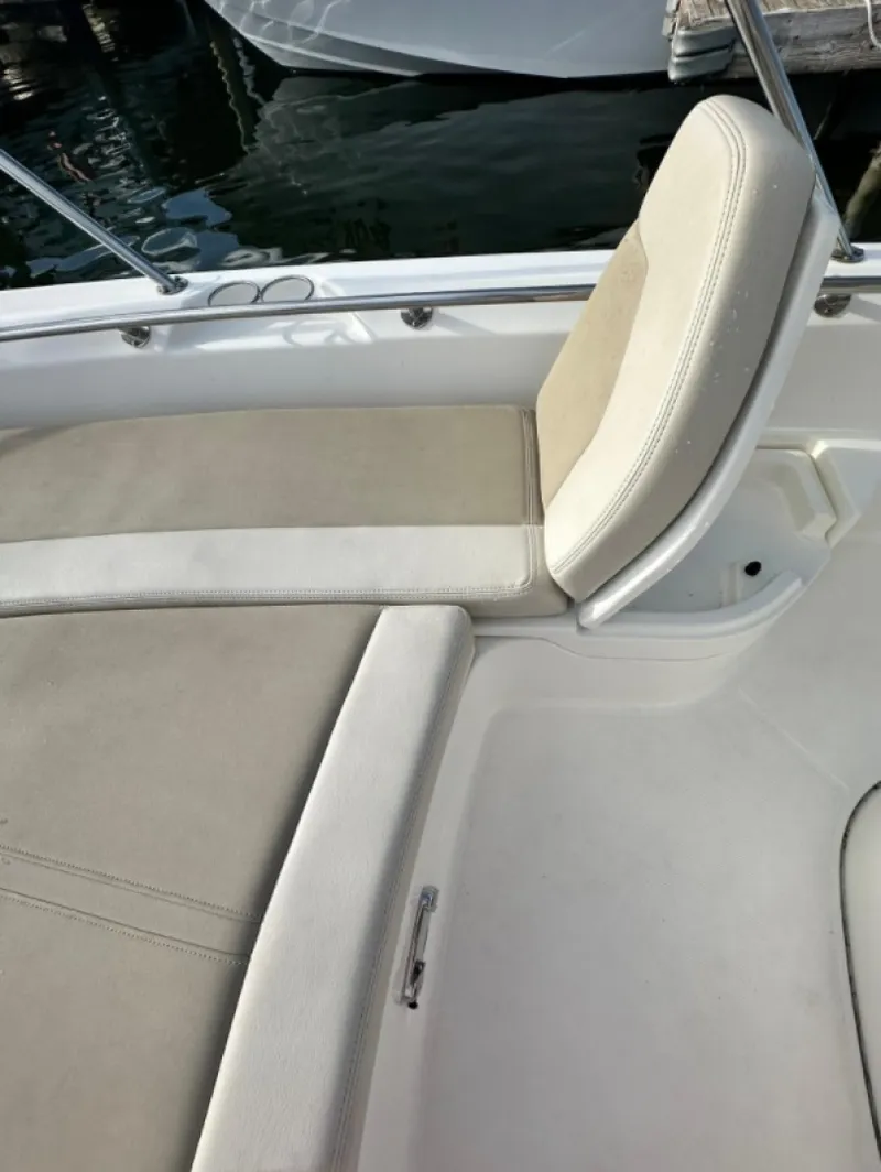 Slide: The Image of Boston Whaler 24 2018 - 6836725