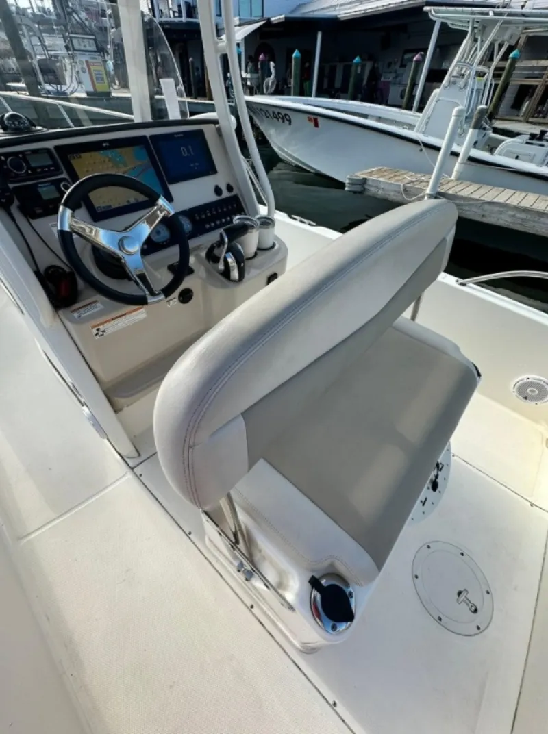 Slide: The Image of Boston Whaler 24 2018 - 6836730