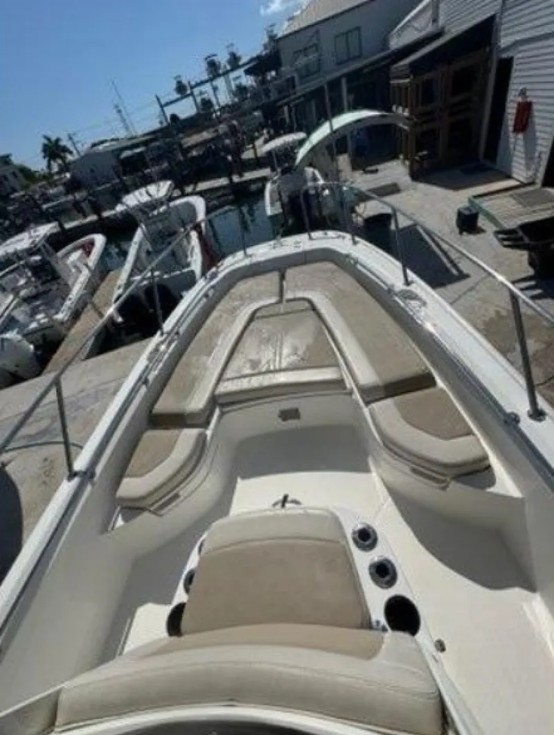 Slide: The Image of Boston Whaler 24 2018 - 6836735