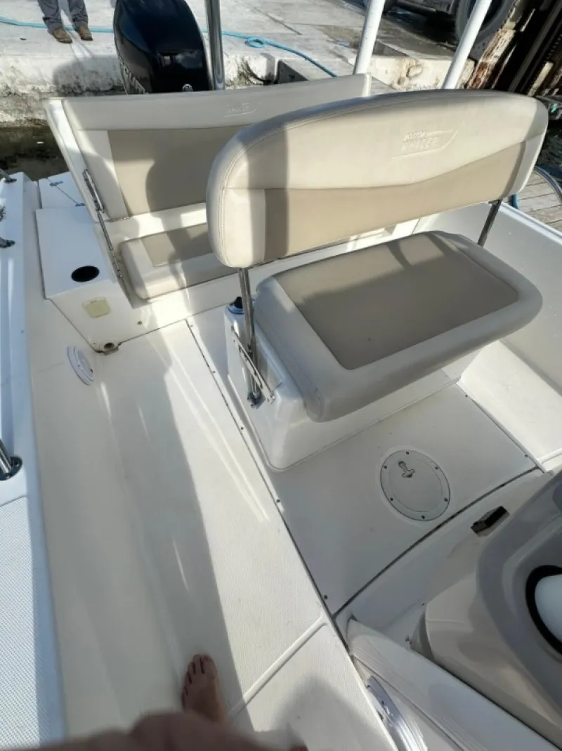 Slide: The Image of Boston Whaler 24 2018 - 6836727