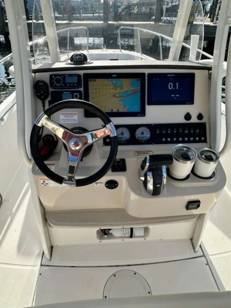 Slide: The Image of Boston Whaler 24 2018 - 6836728