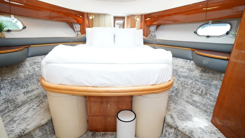 Slide: The Image of Princess FLYBRIDGE 1999 - 6840504