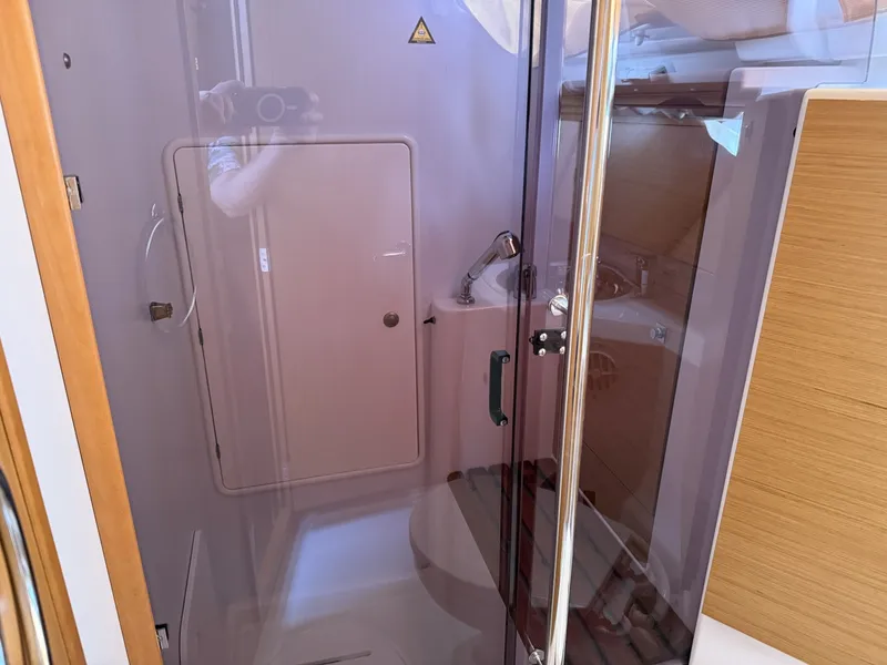 Slide: The Image of Jeanneau 36i Shower Stall - 6853703