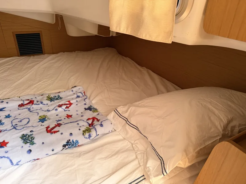 Slide: The Image of Jeanneau 36i Aft berth - 6853710
