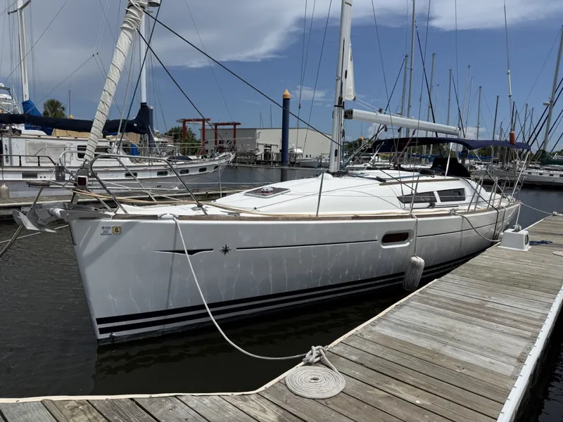 Slide: The Image of Jeanneau 36i 2010 - 7384544