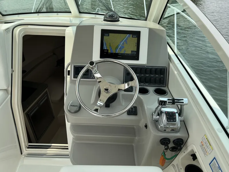 Slide: The Image of Boston Whaler Conquest 2013 - 6839567