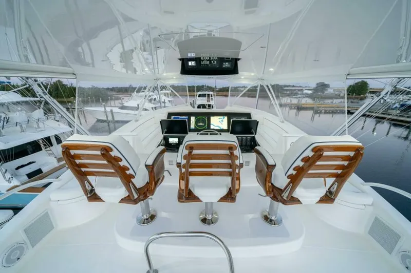 Slide: The Image of Viking 90 Convertible - Helm 2027 Viking 90 Convertible - 6844557