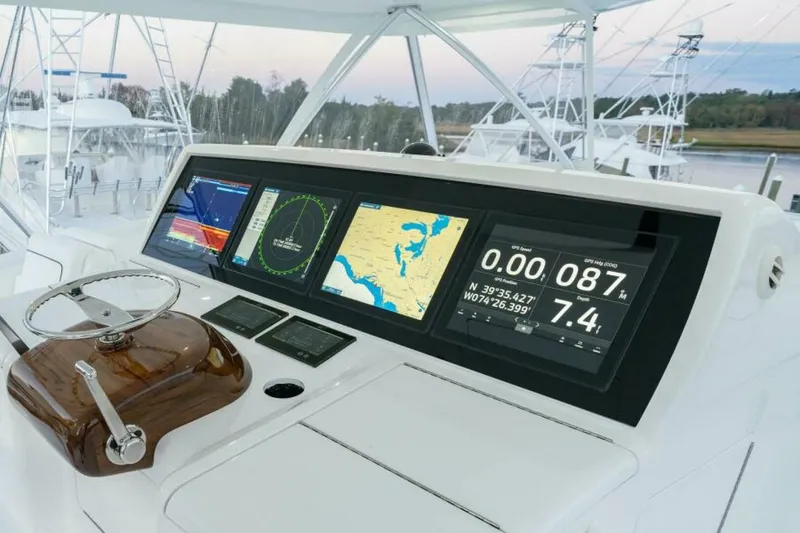 Slide: The Image of Viking 90 Convertible - Helm 2027 Viking 90 Convertible - 6844555