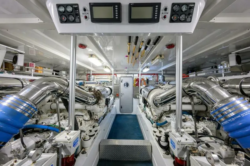 Slide: The Image of Sea Force IX 82 Enclosed Bridge 2004 - 6846431