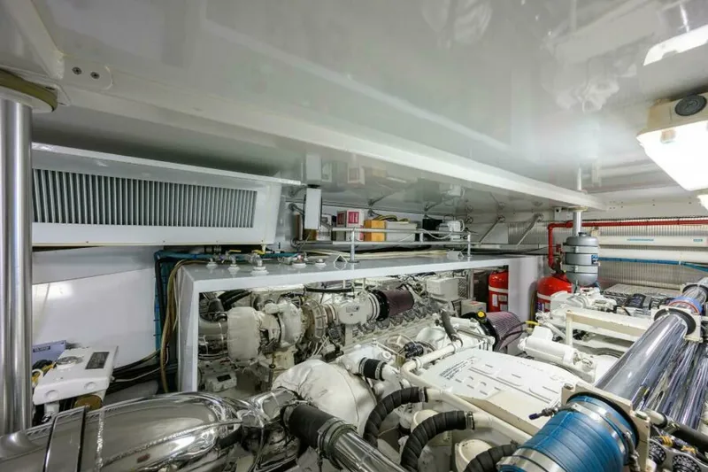 Slide: The Image of Sea Force IX 82 Enclosed Bridge 2004 - 7682998